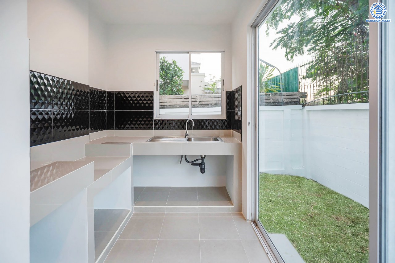 บ้านมือสองตกแต่งใหม่ โครงการ ชลลดา วัดลาดปลาดุก คุณภาพระดับ L&H บนเนื้อที่ 51.3 ตร.ว. ฟังก์ชัน 3 ห้องนอน 2 ห้องน้ำ 1 ที่จอดรถ บนทำเลศักยภาพ เชื่อมต่อหลายเส้นทาง ใกล้รถไฟฟ้าสายสีม่วง "สถานีคลองบางไผ่" และเซ็นทรัลเวสท์เกต...